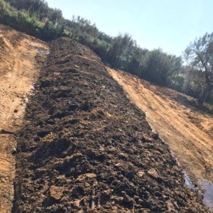 Butte de compost en agriculture biodynamie - huile d'olive demeter